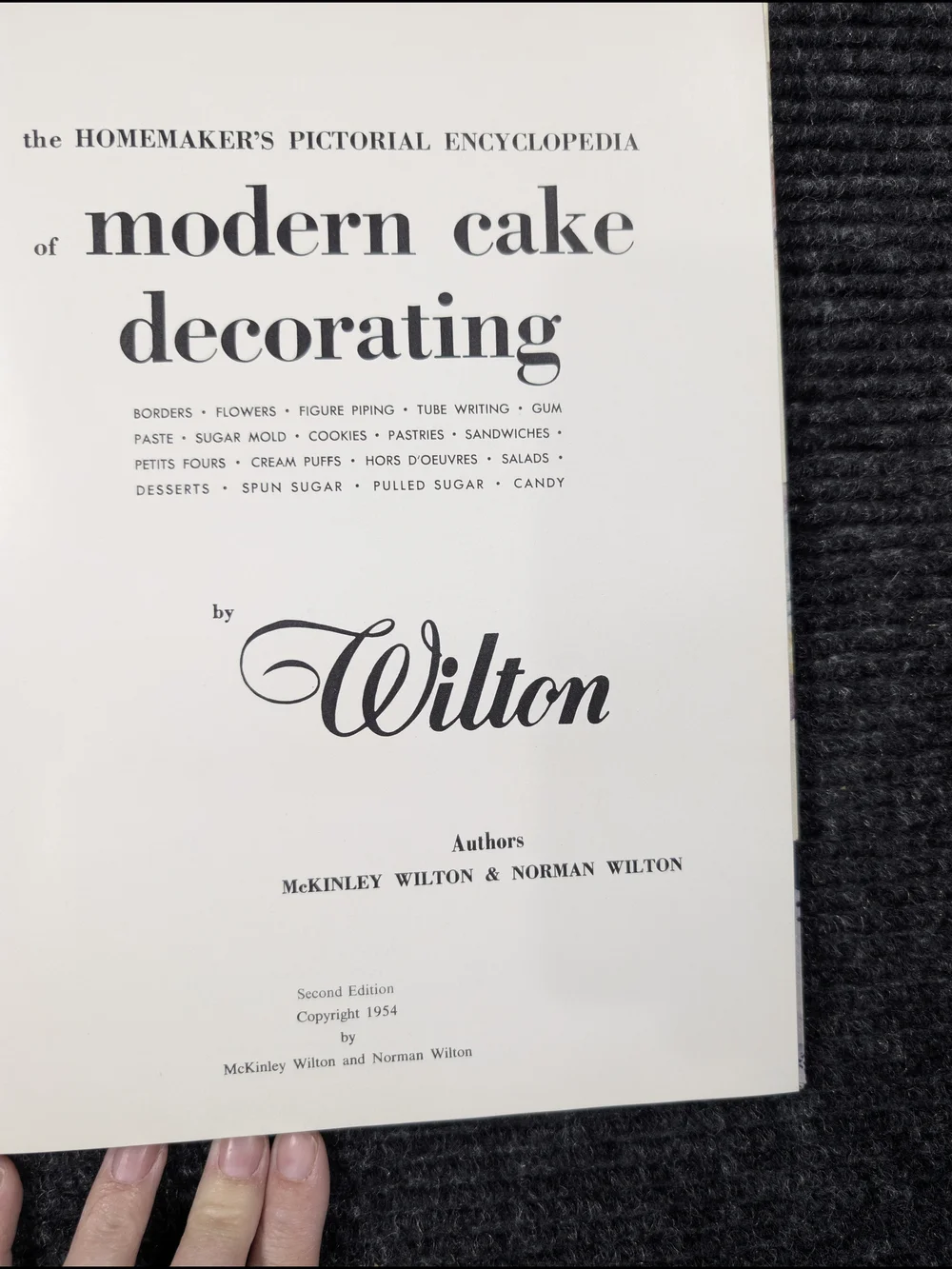 VINTAGE 1954 Wilton Modern Cake Decorating Book - Cream Cover